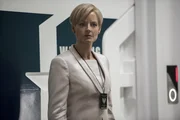 Ministerin Delacourt (Jodie Foster)