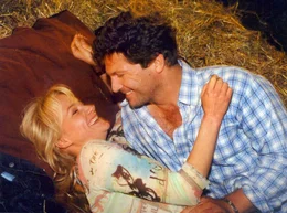 Auf der Suche nach ihrem Vater und sich selbst fand Christine Grasser (Eva Herzig) unverhofft auch die Liebe zu Markus (Francis Fulton-Smith).
