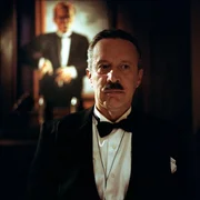 Norddeutscher Rundfunk - TREFFPUNKT IM UNENDLICHEN - Fernsehspiel nach dem gleichnamigen Roman von Klaus Mann, Regie: Horst K&ouml;nigstein (E.: 10.11.1984), Kamera: Klaus Brix. Geheimrat Bayer (Heinz Baumann). &copy; NDR/Gita Mundry - honorarfrei - Verwendung gem&auml;&szlig; der AGB im engen inhaltlichen, redaktionellen Zusammenhang mit genannter NDR-Sendung bei Nennung "Bild: NDR/Gita Mundry" (S2). NDR Presse und Information/Fotoredaktion, Tel: 040/4156-2306 oder -2305, pressefoto@ndr.de.