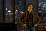 Elliot Grey (Luke Grimes).