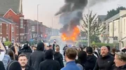 Falsch-Informationen in den Sozialen Medien ?&uuml;ber einen vermeintlich islamistischen Hintergrund des Mannes, der drei kleine M&auml;dchen get&ouml;tet hatte, f&uuml;hrten in Gro&szlig;britannien 2024 zu den schwersten anti-muslimischen Ausschreitungen seit Jahrzehnten.