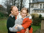 Hauptkommissar Kain (Bernd Michael Lade) und Bea Hilpert (Julia-Kirstin Pittasch). Hauptkommissar Kain (Bernd Michael Lade) und Bea Hilpert (Julia-Kirstin Pittasch).