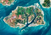 SRF DOK: Die Erde aus dem All &ndash; Beeindruckende Blickwinkel Blick aus Weltall auf kleine Inseln