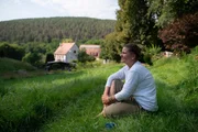 Diana Burkel im Gr&uuml;nen.