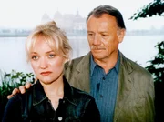 Erste Ann&auml;herungen zwischen Christine Grasser (Eva Herzig) und ihrem Vater Georg (Franz Buchrieser). Viele Jahre und noch mal so viele unausgesprochene Worte stehen zwischen ihnen...