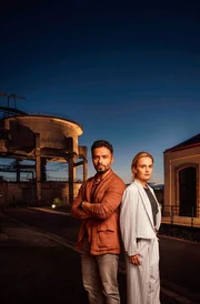 Tayfun Can (Aram Arami), Sozialarbeiter und ehemaliger Kollege von Kriminalhauptkommissarin Elisa Santori (Olga von Luckwald).