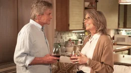 Leah (Diane Keaton) und Oren (Michael Douglas) kommen sich n&auml;her.