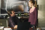 Alexis (Molly C. Quinn) fragt ihren Vater (Nathan Fillion) bez&uuml;glich der attraktiven Polizistin Kate Beckett aus.