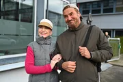 Simone (Tatjana Clasing) und Richard (Silvan-Pierre Leirich) werden in die harte Realit&auml;t zur&uuml;ckgeholt.
