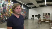 K&uuml;nstler Jonas Burgert in seinem Atelier in Berlin-Wei&szlig;ensee.