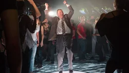 Obwohl Timothy McWinters (Tom Wilkinson) der &auml;lteste in Dans Firma ist, hat er noch jede Menge Schwung in den H&uuml;ften ...