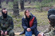 Barbara L&uuml;thi (M.) mit ukrainischen Soldaten in Ausbildung