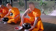 Thailand: 30 Tage dauert die Ausbildung zum Mönch für Ausländer im Kloster „I-Monestary“. Thailand: 30 Tage dauert die Ausbildung zum Mönch für Ausländer im Kloster „I-Monestary“.