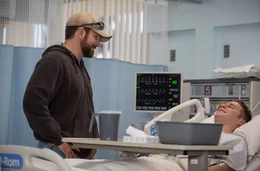 Chris Kyle (Bradley Cooper, l.)