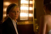Kim Basinger als Elena Lincoln