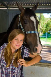 Ally (Marny Kennedy) ist bereit f&uuml;r einen Ausritt.