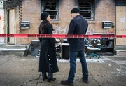 Holmes (Jonny Lee Miller, r.) und Watson (Lucy Liu, l.) untersuchen den Mord an einem professionellen Video-Game-Spieler, der vor laufender Kamera vor seinen Fans angegriffen wurde. Aber wer steckt wirklich hinter der widerwärtigen Tat? Holmes (Jonny Lee Miller, r.) und Watson (Lucy Liu, l.) untersuchen den Mord an einem professionellen Video-Game-Spieler, der vor laufender Kamera vor seinen Fans angegriffen wurde. Aber wer steckt wirklich hinter der widerwärtigen Tat?