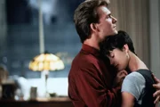 Ein letztes Mal k&ouml;nnen sich Molly (Demi Moore, r.) und Sam (Patrick Swayze, l.) ihre Liebe gestehen, bevor er f&uuml;r immer gehen muss ...