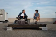 Mark Goodwin (Jon Hamm, l.); Lucy Cola (Natalie Portman, r.)