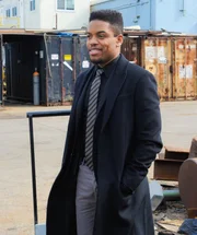 Wie immer skeptisch: Detective Bell (Jon Michael Hill) Wie immer skeptisch: Detective Bell (Jon Michael Hill)