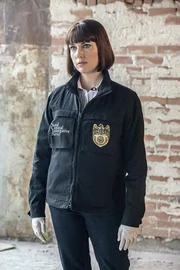 Pride und sein Team wollen mit allen Mitteln herausfinden, wer ihn und seine Tochter Laurel in den letzten Tagen &uuml;berwachen lie&szlig;. Doch die mit dem Fall betraute Agentin Karen Hardy (Julie Ann Emery) l&auml;sst sie nicht so agieren, wie sie wollen ...