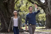 Pride und sein Team wollen den M&ouml;rder eines Navy-Psychologen fassen. Als Percy (Shalita Grant, l.) und LaSalle (Lucas Black, r.) das Haus des Psychologen nach Hinweisen durchsuchen, wird LaSalle von einem Einbrecher angegriffen. Der verliert beim Kampf einen Sack mit &auml;u&szlig;erst brisantem Inhalt ...