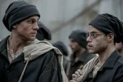 Henri "Papillon" Charri&egrave;re (Charlie Hunnam, l.); Louis Dega (Rami Malek, r.)
