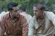 Louis Dega (Rami Malek, l.); Henri "Papillon" Charri&egrave;re (Charlie Hunnam, r.)