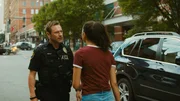 Der suspendierte Officer Frank Penny (Aaron Eckhart) und die Streamerin Ava Brooks (Courtney Eaton) sind auf der Suche nach einem entf&uuml;hrten M&auml;dchen.