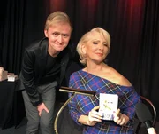 Pierre M. Krause begleitet D&eacute;sir&eacute;e Nick zu ihrer Lesung aus "Gibt es ein Leben nach f&uuml;nzig?" ins Kulturhaus Spandau in Berlin.