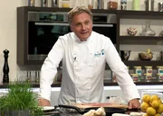 Fernsehkoch Felix (Bernhard Schir) ist dick im Gesch&auml;ft und daher grunds&auml;tzlich im Stress.