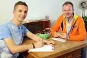 Eric lernt von Willy Astor (r.) bayerisch.