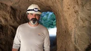 NDR Fernsehen L&Auml;NDER - MENSCHEN - ABENTEUER, "Spaniens gr&uuml;ner Norden - Mit dem Zug entlang der Costa Verde", am Donnerstag (13.01.22) um 20:15 Uhr. Enrique Men&eacute;ndez produziert gr&uuml;nen Strom in einer der sch&ouml;nsten Schluchten Europas, am Rio Cares. &copy; NDR/elb motion pictures GmbH/Felix Korfmann, honorarfrei - Verwendung gem&auml;&szlig; der AGB im engen inhaltlichen, redaktionellen Zusammenhang mit genannter NDR-Sendung bei Nennung "Bild: NDR/elb motion pictures GmbH/Felix Korfmann" (S2). NDR Presse und Information/Fotoredaktion, Tel: 040/4156-2306 oder -2305, pressefoto@ndr.de