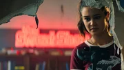 Reporterin Ava Brooks (Courtney Eaton) macht eine Entdeckung.