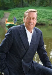 Mit mehreren Millionen verkauften Alben gilt Roland Kaiser heute als einer der erfolgreichsten deutschen Schlagers&auml;nger.