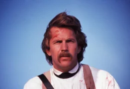 Lieutenant Dunbar (Kevin Costner)