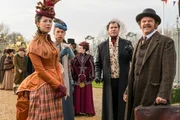 Scharfe Beobachtungsgabe ist Voraussetzung f&uuml;r den Erfolg, l-r: Rebecca Hall als Grace Hart, Lauren Lapkus als Millicent, Will Ferrell als Sherlock Holmes, John C. Reilly als Dr. Watson