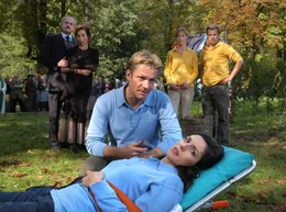 Heiko (Thure Riefenstein) macht sich gro&szlig;e Sorgen um Viktoria (Sabrina White).