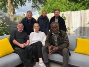 Oben: Alan Titchmarsh (l.), Katie Rushworth (m.),  Bruce Kenneth (r.) Unten: James Anderson (l.), Barbara Anderson (m.) und Danny Clarke (r.)