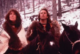 Steht mit einer Faust (Mary McDonnell), Lieutenant Dunbar (Kevin Costner)