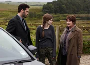 (v.l.n.r.) Joe Ashworth (David Leon); Saskia Barnes (Charlotte Hope); Vera Stanhope (Brenda Blethyn).