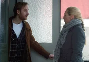 Maria Wern (Eva R&ouml;se) verd&auml;chtigt den zwielichtigen Erik (Gustaf Hammarsten).