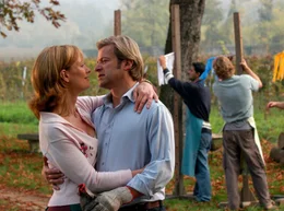 ARD LIEBE AUF DEN DRITTEN BLICK, Deutschland 2007, Regie Helmut Metzger, am Freitag (28.09.07) um 20:15 Uhr und am Freitag (05.10.07) um 10:30 Uhr im Ersten. Nach allerlei Trubel und Herzschmerz ksnnen Dianne (Katja Weitzenbsck) und Anton (Roland Koch) sich endlich in die Arme schlie&sect;en. &copy; ARD Degeto/Marco Orlando Pichler - honorarfrei, Verwendung nur im Zusammenhang mit o. g. Sendung bei Nennung Bild: "ARD Degeto/Marco Orlando Pichler" (S 2), Programmplanung und Presse (069) 1509-334 oder -335