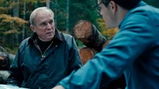 Albrecht (Ulrich Tukur, l) hat eine schwierige Beziehung zu seinem Sohn Ron (Merlin Rose). Dennoch macht er sich auf eigene Faust in den Bergen auf die Suche nach ihm und der verschwundenen Gruppe.