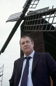 Der neue Mordfall in den Dörfern Upper und Lower Warden stellt Inspector Barnaby (John Nettles) wieder einmal vor große Aufgaben. Der neue Mordfall in den Dörfern Upper und Lower Warden stellt Inspector Barnaby (John Nettles) wieder einmal vor große Aufgaben.