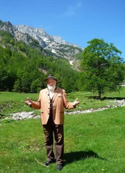 Sepp Forcher auf der Blumaueralm im Bodingraben, Nationalpark Kalkalpen.