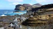 Ein Vulkanausbruch im Meer, der zwischen September 1957 und Oktober 1958 st&auml;ndig Lava auswarf, schuf an der Westspitze der Azoren-Insel Fajal neues Land. Heute ist die gut zwei Quadratkilometer gro&szlig;e Landzunge ein Brutgebiet f&uuml;r viele Seev&ouml;gel.