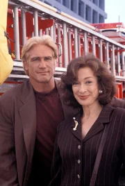 Detective Steve Sloan (Barry Van Dyke, l.) und Staatsanw&auml;ltin Purcell (Dixie Carter, r.) ermitteln gemeinsam.
