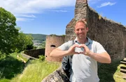 Tobias K&auml;mmerer besucht die auf dem Burgberg der Stadt Breuberg stehende Burg Breuberg.