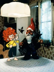 Pumuckl ist auf Entdeckungstour im Gartenh&auml;uschen. Weiteres Bildmaterial finden Sie unter www.br-foto.de.